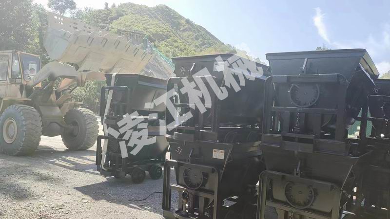 翻斗式礦車(chē)